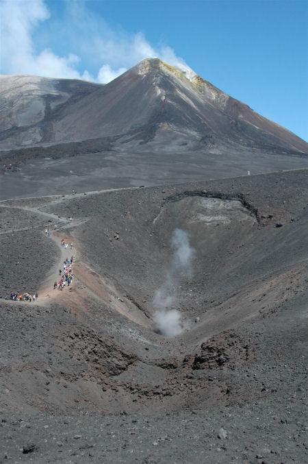 dymiący krater