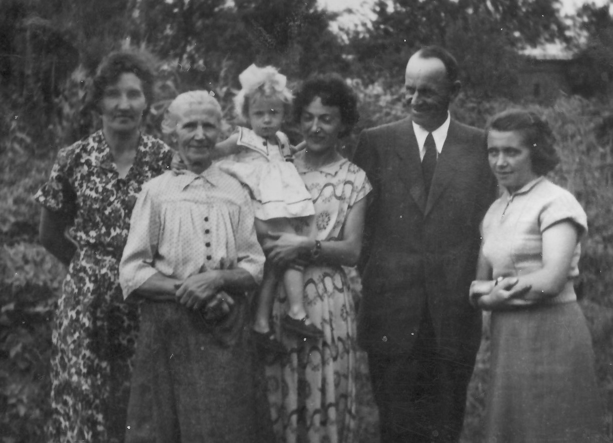 Ala Pazdan, Józia Furmańska, Janka Trochimczuk, KAzio Pazdan, Hela Szawlińska