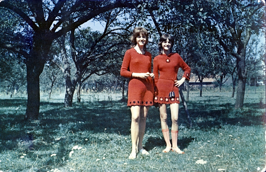 Ania_i_Iwonka_na _sadzie.