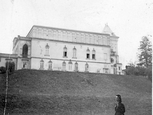 zamek od tyłu