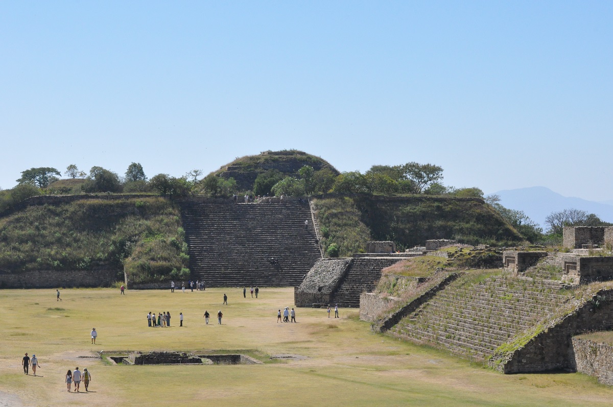 Asia i reliefy w Monte Alban
