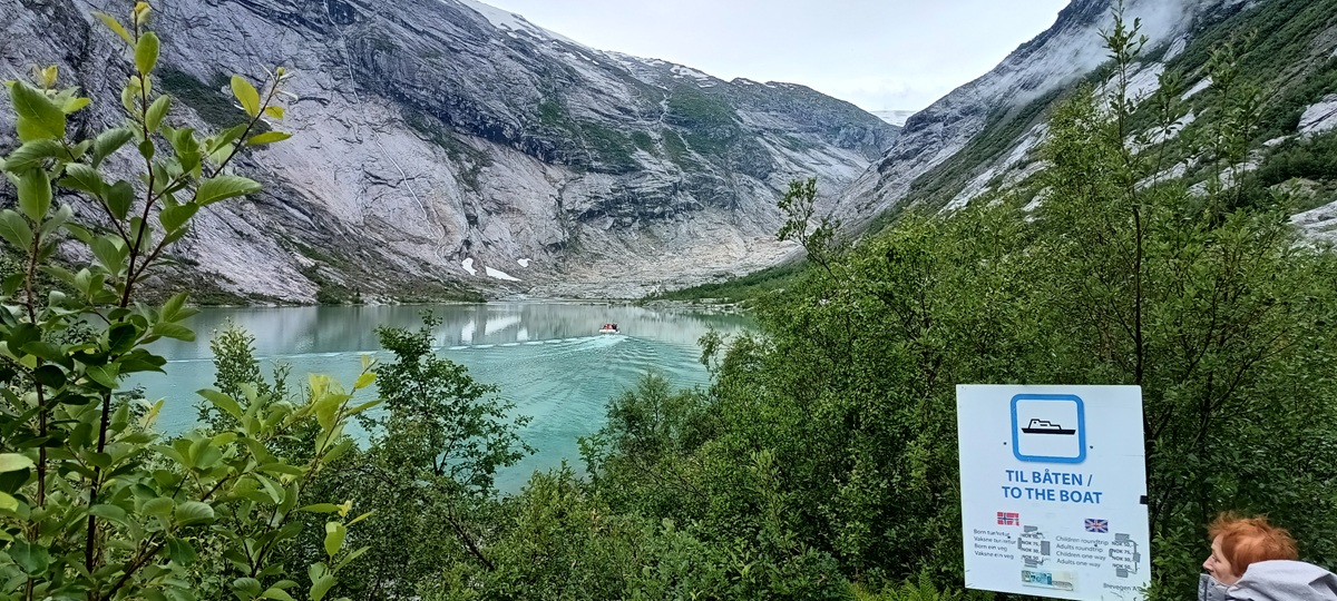 niebieskie jezioro