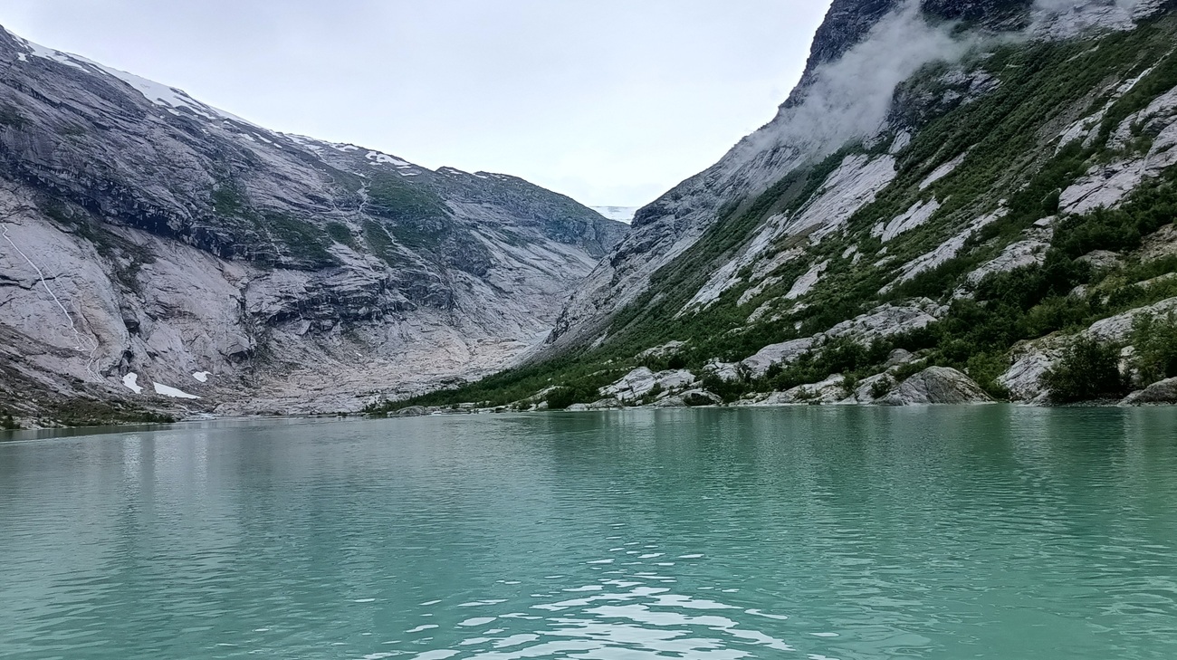 niebieskie jezioro