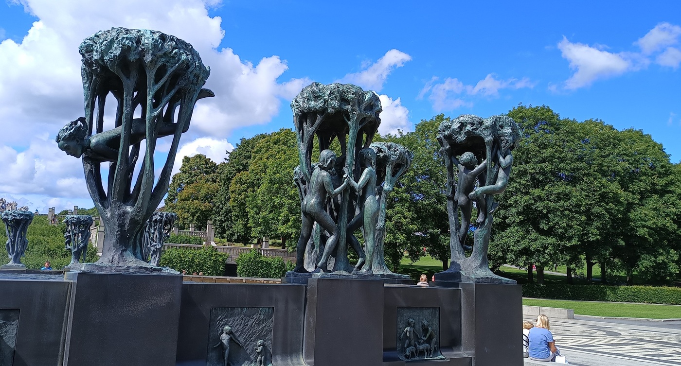 rzeźby w parku Frogner