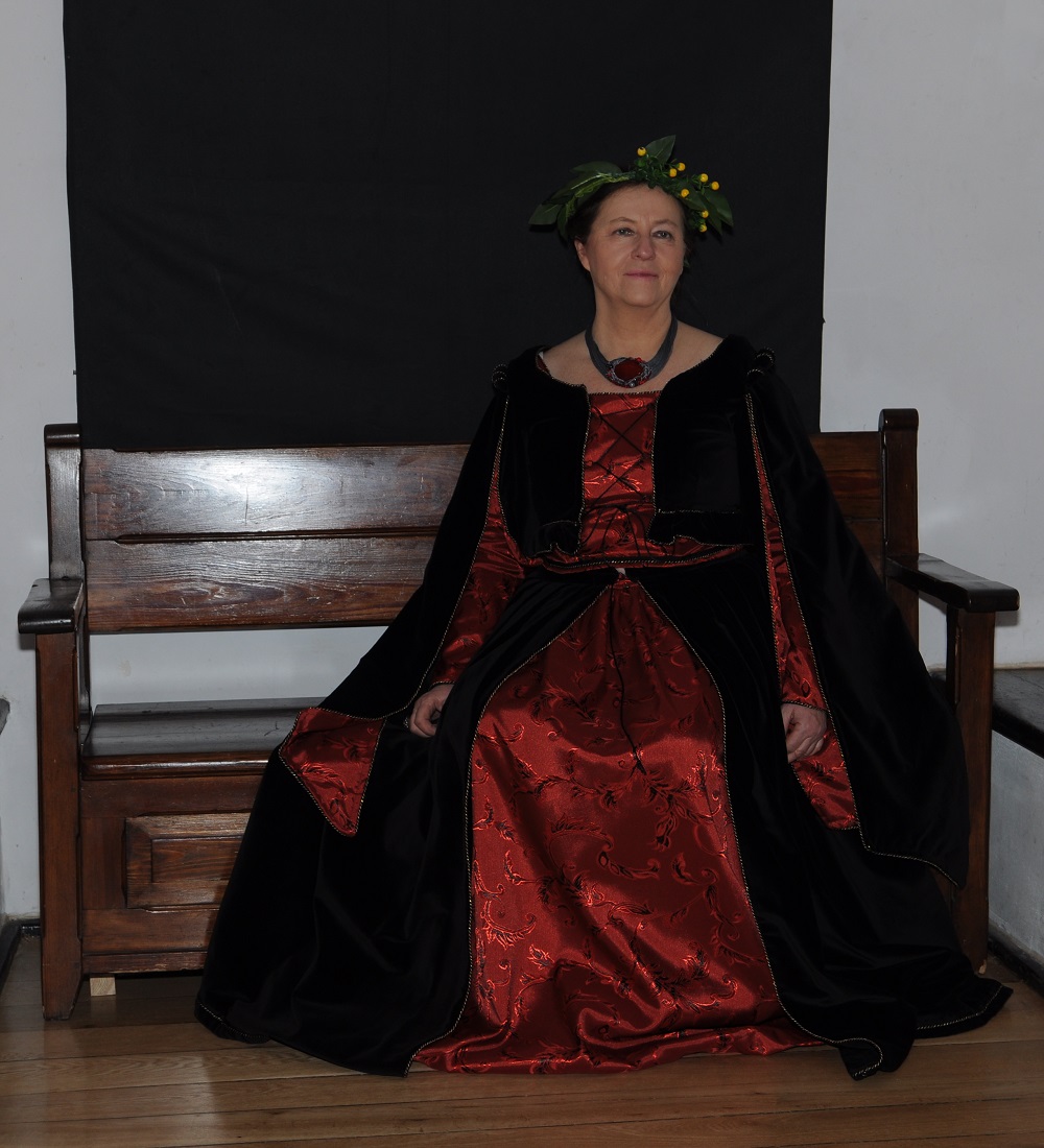 suknia historyczna