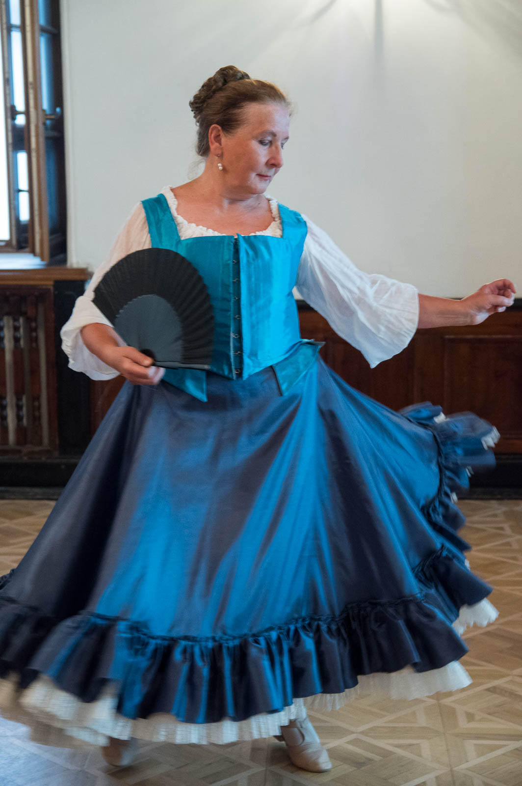 Ania tańczy folię