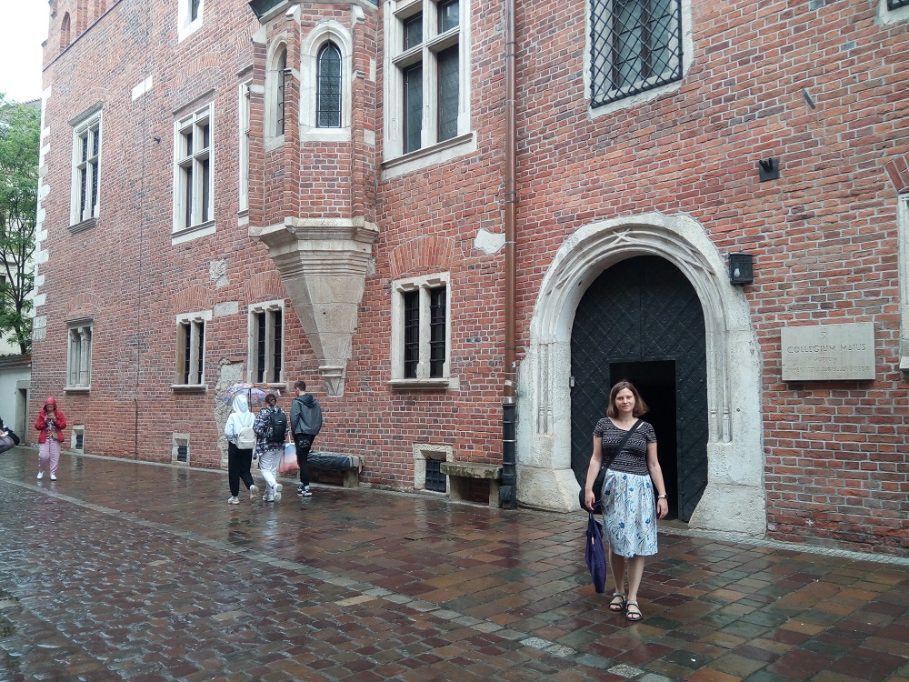 Joanna przed Collegium Maius