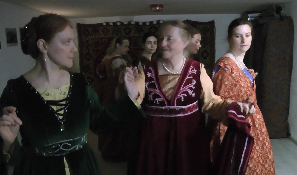 tańce w kręgu